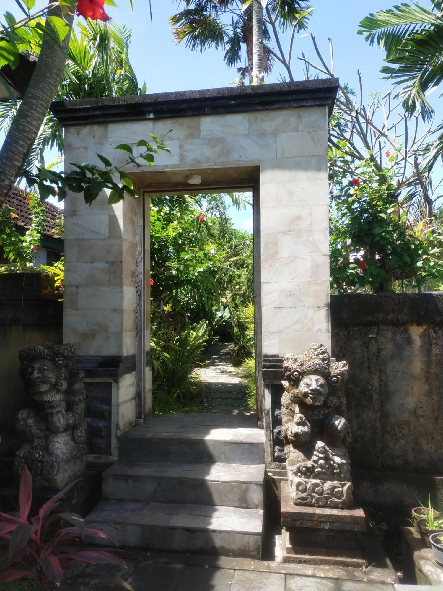Comeback Guesthouse Canggu Exterior foto